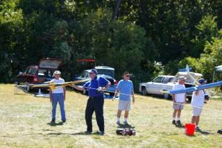 Scaled image ESL_9-07__Ed_launching_-_Tony_Timing_and_Paul_calls_the_line_rr.jpg 