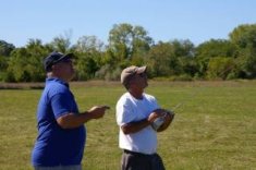 Thumbnail ESL_9-07__Phil_-_the_CD_finds_the_spot_while_Mike_keeps_the_clock__rr.jpg 